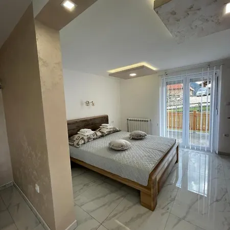 Zoranovi Konaci 펜션 *